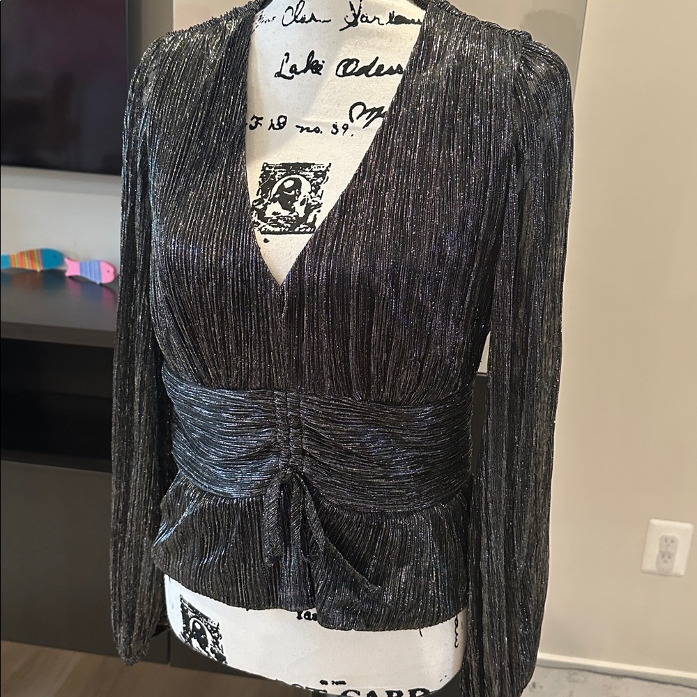 V- NECK- CINCHING AT WAIST- Black & SILVER Metallic Long Sleeve Blouse. XL - Picture 9 of 11